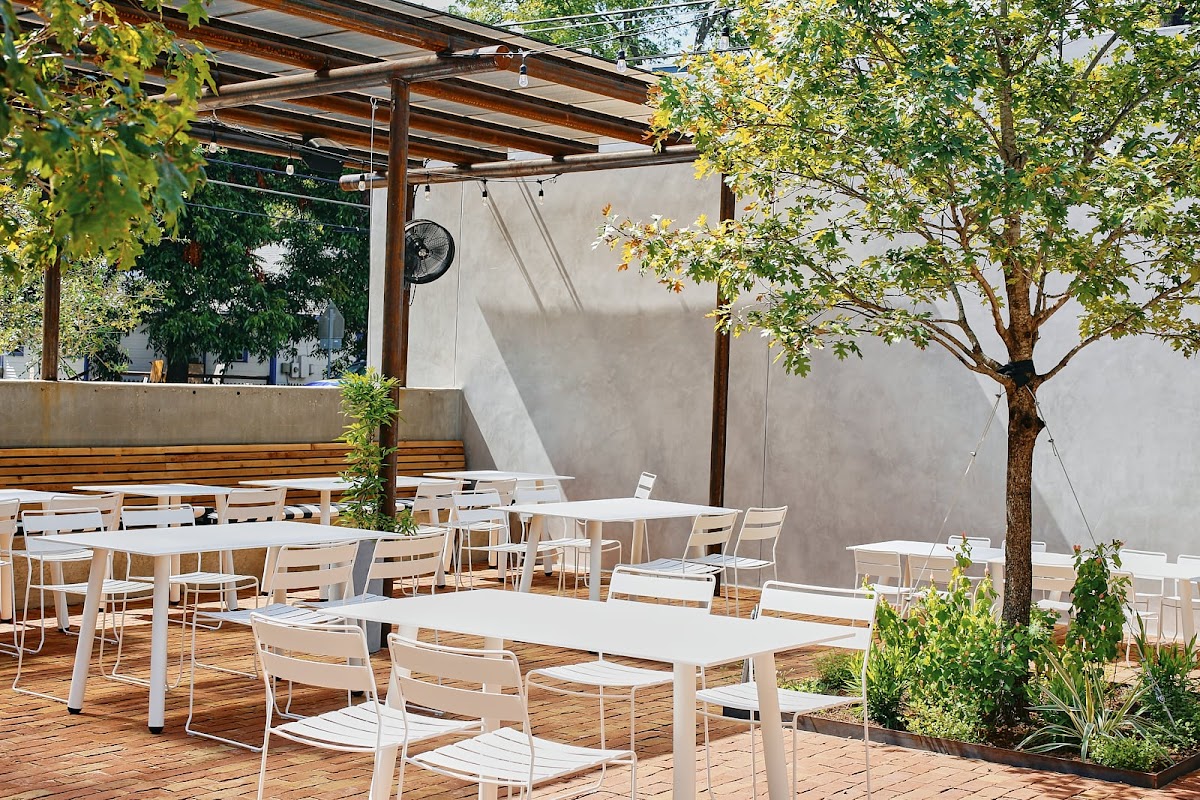 Bureau De Poste / At Tiny Grocer